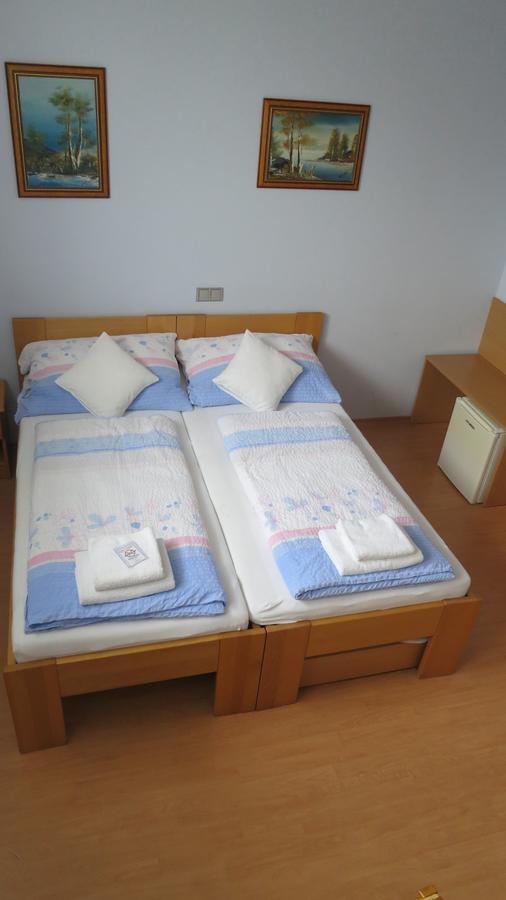Penzion U Splavu Breclav Ngoại thất bức ảnh