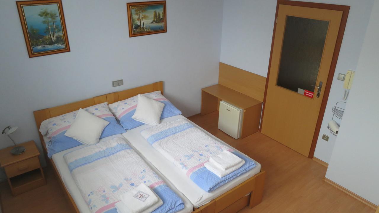 Penzion U Splavu Breclav Ngoại thất bức ảnh